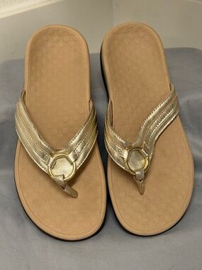 Women's Metallic Gold Thong Sandals with Ring Accent